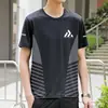 Camiseta fresca de manga corta para hombre de seda de hielo, nueva camisa casual de verano 2026 para hombre, estilo outdoor de montaña, manga media