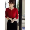 Camiseta básica blanca de cuello en V para mujer, nuevo estilo de otoño, suéter dulce, corte ajustado, top de punto interior favorecedor para mujer