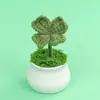 Flores Artificiales Simuladas Hechas a Mano Terminadas Trébol de Cuatro Hojas Planta Pequeña en Maceta Flores de Lana Tejidas Adornos Pequeños para el Hogar, Oficina, Coche