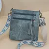 Bolso de Motocicleta Azul Denim con Remaches Transfronterizo Vanguardista para Viajes Diarios Bolso de Hombro Cruzado Bolso de Axila Nuevo Punk para Mujer Venta al por Mayor