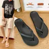 Chinelo feminino para esportes de verão ao ar livre, chinelo masculino para praia com sola macia antiderrapante, sandálias com sola grossa.