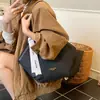 Bolsas Transfronteiriças para Mulheres 2025 Inverno Novo Estilo Coreano Nicho Simples Cor Contrastante Bolsa de Ombro Grande Capacidade Bolsa Tote para o Dia a Dia