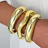 Accesorio transfronterizo de gran venta, producto nuevo: brazalete abierto de forma de ola irregular para mujer, conjunto de tres piezas personalizado y de moda de joyería para mujer