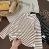 Liquidación, sin devoluciones ni cambios, 10 yuanesCamiseta interior básica MaiBao para niños, estilo otoño para niños, versión coreana, camiseta interior de rayas con cuello semi-alto