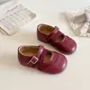 Zapatos de cuero estilo británico 2026 primavera y otoño nuevos versión coreana para niñas con tiras cruzadas, zapatos bajos tipo princesa con suelas suaves