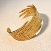 Moda europea y americana pulsera de acero inoxidable apertura hueca diseño exagerado chapado en oro de 18k acero de titanio no se decolora joyería transfronteriza