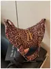 Bolso bandolera tipo dumpling grande y versátil, bolso de hombro retro de nueva moda versátil para ir al trabajo y viajar, popular en todo el mundo