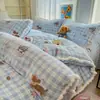 2026 Nuevo Juego de Ropa de Cama de Leche con Pompón Estilo Lindo, Funda de Edredón, Sábana Ajustable, Juego de Cuatro Piezas
