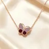 Colar Borboleta de Madrepérola Natural de Alto Padrão Exquisitamente Trabalhado para Mulheres em Ouro Rosa, com um Design Sofisticado e uma Corrente de Clavícula Borboleta de Estilo Luxo Leve