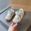 Sapatos Infantis de Malha Única Sapatos para Bebês e Crianças Pequenas Sapatos de Treinamento Alemães Primavera/Verão 2026 Novos Sapatos Esportivos de Treinamento Alemães para Meninos Pequenos