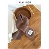Bufanda pequeña de estilo coreano para niños con etiqueta de tela con letras distintivas, lana cruzada, bufanda de punto cálida para bebés y niños de otoño e invierno.