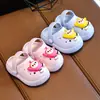 Novos tamancos antiderrapantes infantis, chinelos de novo estilo para meninos e meninas, adequados para uso externo, tamancos infantis com sola grossa