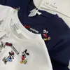 Produtos de Alta Qualidade da R*S! Primavera/Verão 2026 Estilo Coreano Retro Desenho Animado Bordado Gola Redonda Slim Fit Manga Curta Camiseta