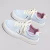 Zapatos Huili WXY-R311Z para mujer, nuevo modelo 2026, zapatillas blancas de bloques de color para estudiantes, zapatillas casuales de suela blanda que aumentan la altura