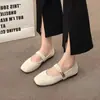 Zapatos planos Mary Jane de estilo retro francés con punta cuadrada para mujer, nuevo modelo otoño 2026, diseño suave y poco profundo, adecuados para combinar con faldas