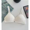 Nueva versión fina para niñas, directo del fabricante, ropa interior sin costuras push-up para busto pequeño anti-caída para mujeres, sujetador sin varillas