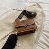 Bolsa Vintage 2024 Nova Moda Outono e Inverno Bolsa de Ombro Feminina High-end Sense Banda Larga Crossbody All-match Ins Pequena Bolsa Quadrada