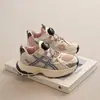 Zapatos Deportivos de Malla Transpirable para Niños, Estilo Dad Shoes, para Primavera y Otoño, con Cierre de Perilla para Niños y Niñas, Zapatos Casuales de Moda con Suela Suave y Diseño Antideslizante