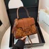 Comercio Exterior Transfronterizo Bolsos de Mujer 2026 Nuevo Patrón Vintage Bolso Saigon Bolso de Mano Bolso Kelly Bolso Cruzado de Hombro Único Bolso Cruzado para Mujer