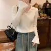 Camiseta básica de punto con cuello polo a rayas blancas vintage de principios de otoño para mujer, con un diseño elegante, top holgado y bonito de manga larga