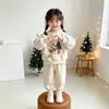 Conjunto de forro polar para niña, nueva colección otoño/invierno, conjunto de sudadera y pantalón con estampado navideño de dibujos animados, conjunto casual de forro polar para niños
