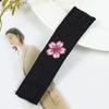 Toalla triangular de uniforme Meng Da Sauce JK con hebilla bordada de color sólido, accesorios con varias formas de flores para personas perezosas.