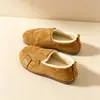 Sapatilhas fofas sem cadarço com forro de fleece, sapatos tipo feijão fofos e peculiares, novos sapatos de algodão de inverno 2025 para mulheres, calçados de inverno para uso externo