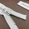 Cremallera Ykk Genuina en Stock, Tamaño 5 Cobre Blanco Níquel Cremallera Cerrada para Suéteres, Cuellos, Bolsillos, Bolsas, Botas