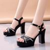 2023 Nuevos Zapatos de Moda para Mujer Británicos con Pedrería Sexy de Plataforma Gruesa Impermeables de Tacón Súper Alto Sandalias de Hebilla de Verano Venta al por Mayor