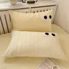 Nueva funda de almohada de un solo producto teñida en hilo - Serie de bordado de toalla con ojos grandes - Funda de almohada, bonita y cómoda