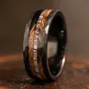 Anillo Popular Transfronterizo Europeo y Americano de Acero Inoxidable con Patrón Láser Incrustado de Madera con Veta de Madera Anillo para Hombre Anillo Natural