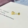 Pendientes de Acero de Titanio con Cierre de Rosca de Oro de 18 Quilates, Tornillos Creativos Pequeños para Cartílago, Elegantes y Versátiles para Mujeres