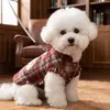 Ropa Nueva para Perros 2026 para Otoño e Invierno, Engrosada y Cálida, Chaleco Navideño a Cuadros que Envuelve el Vientre, Ropa para Mascotas, Ropa para Gatos