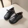 Sapatos Casuais Pretos para Meninos, Estilo Britânico, com Cadarço e Velcro, Novos para Primavera e Outono, Material de Couro, Antiderrapantes, Respiráveis, de Alta Performance