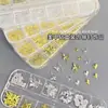 Nueva Caja de Rhinestones para Uñas Artísticas de Moda con 12 Compartimentos con Mariposa Mixta, Candado Dorado, Corazón Hueco, Estrella de Cinco Puntas y Remaches Decoraciones para Uñas