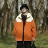 Chaqueta de Protección Solar Estilo Montaña Nueva para Pareja 2025, Unisex con Bloques de Color y Capucha, Chaqueta Exterior tipo Piel, Ligera, Transpirable, Protección UV