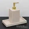 Kit de artículos de tocador de baño europeo para hotel Baño de habitación modelo Adornos de baño Botella de desinfectante de manos Botella de loción Juego de bandeja