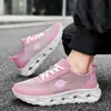 Sapatos esportivos de corrida respiráveis vazados de tamanho grande para exportação de verão, sapatos esportivos ultraleves com absorção de choque, sapatos masculinos de rebote com biqueira larga para casais
