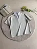 Camiseta de Manga Curta com Gola de Camisa Falsa de Duas Peças para Homens, Marca Tendência de Verão com Toque de Luxo, Gola Polo, Roupa Estilosa de Manga Meia-Manga Soltinha para Homens