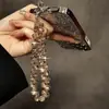 Funda de Teléfono Móvil de Cristal Lujosa y de Gama Alta, Cadena Universal tipo Bolso, Colgante de Cordón Corto con Llavero de Cartón, Tendencia de Celebridad de Internet