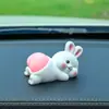 Adornos para coche en línea rojo caricatura lindo Q juego trasero muñeca consola central del coche juguete de descompresión decoraciones de animales
