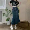 Saia jeans azul de design exclusivo para mulheres, novo estilo verão 2026, saia midi sereia de cintura alta com bordas desfiadas vintage