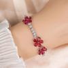 Pulsera de Flor Dulce de Cinco Pétalos Transfronteriza para Mujer, Pulsera Floral de Lujo Ligero y Gama Alta, Nueva Joyería de Mano de Flor de Cinco Hojas Verano 2026