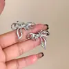 Pendientes Exagerados en Forma de Lazo de Cinta Dorada Estilo Coreano con un Toque de Lujo, Pendientes y Accesorios de Moda Retro Francesa al por Mayor