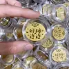 9992Mg El Dinero Importa Más Gato de la Fortuna Dios de la Riqueza Pegatina Dorada para Teléfono Soporta Venta al por Mayor y Personalización de Mercancía de Celebridades