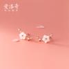 Brinco Stud Eloki de Prata S925 Feminino Estilo Coreano Flor de Concha Branca Fresca Microincrustação Joia de Orelha Elegante G1577
