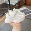 Zapatos deportivos para niños 2025 nueva temporada primavera y otoño niños pequeños y medianos malla transpirable zapatos blancos niños y niñas zapatillas para correr