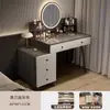 Penteadeira Mesa de Maquiagem Quarto Moderno Simples 2026 Novo Modelo Apartamento Pequeno Quarto Principal Armazenamento Cômoda Mesa de Cabeceira Integrado