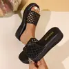 Pantuflas Ligeras para Mujer para Exteriores de Verano, Estilo Casual Europeo y Americano de Suela Plana, Sandalias de Tira Única Huecas de Color Sólido y Suela Suave para Mujer