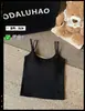 Nuevo camisole de tiras dobles con escote en U calado y diseño de color liso, con almohadilla para el pecho fija integrada para un look juvenil